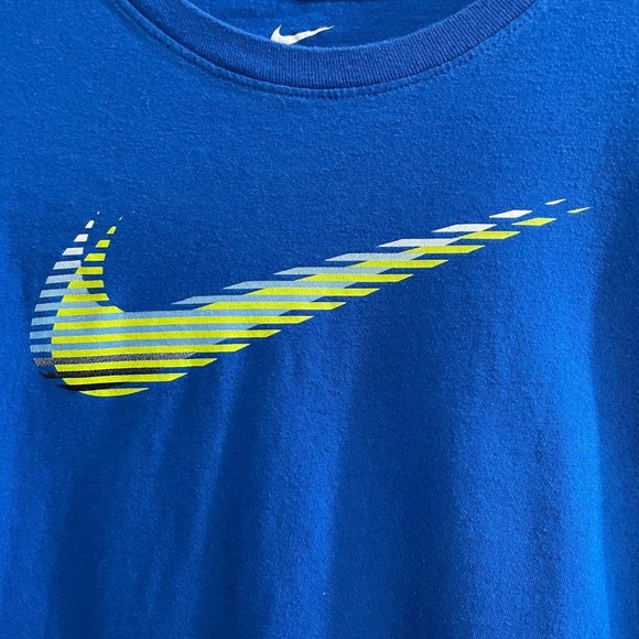 Nike Athletic Cut Tshirt - Size Youth XL - Picture 3 of 5